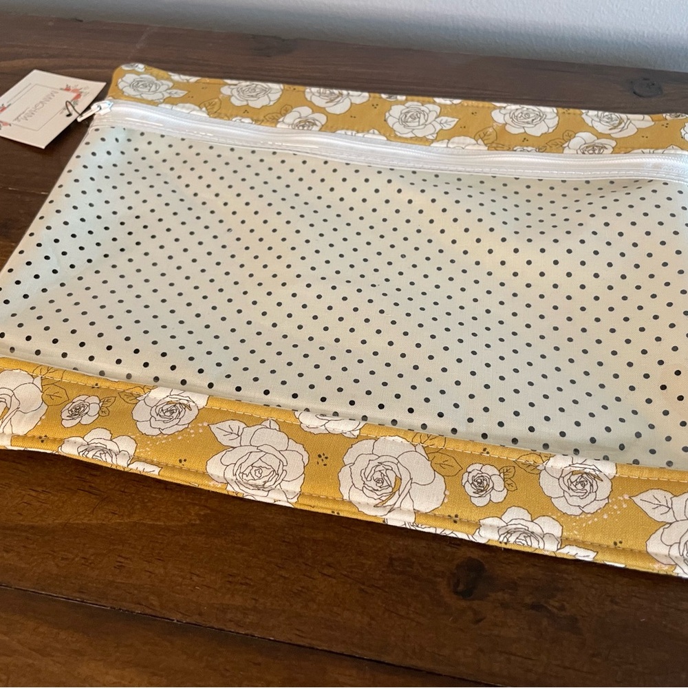 Tech Pouch ✏️ - Picture 2 of 10